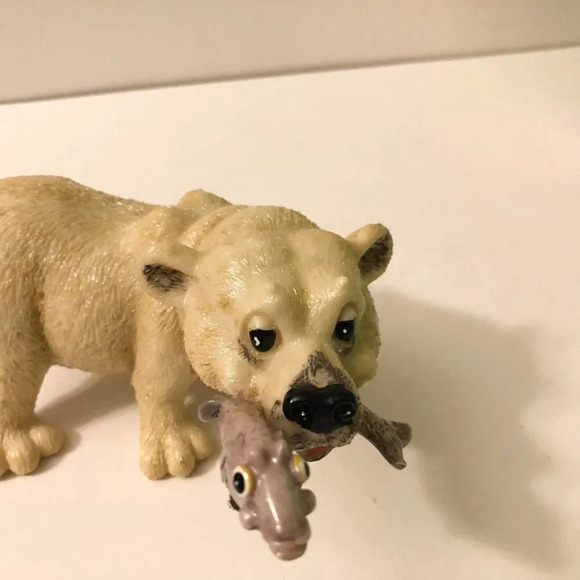 Little Paws Malcolm  Polar Bear With Fish Resin Figurine Statue Arora - Picture 6 of 15